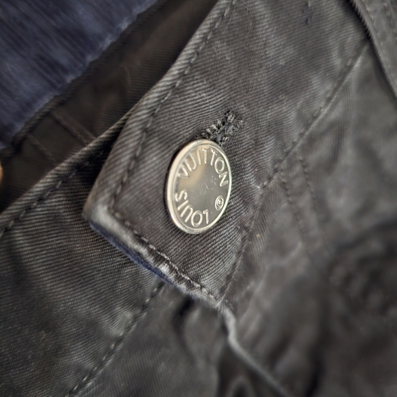 Louis Vuitton - Picture 5 of 5